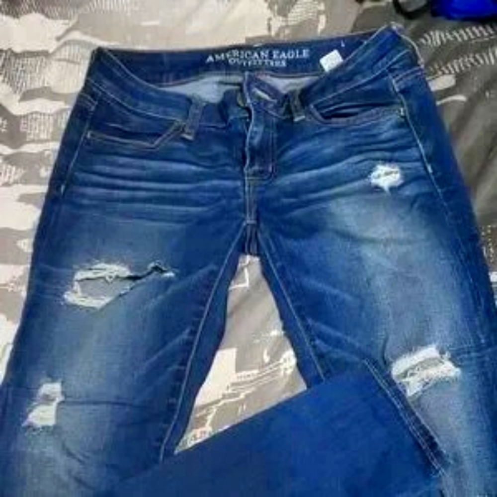 America Eagle Super Stretch Mid Rise Jeggings. Size 8Long